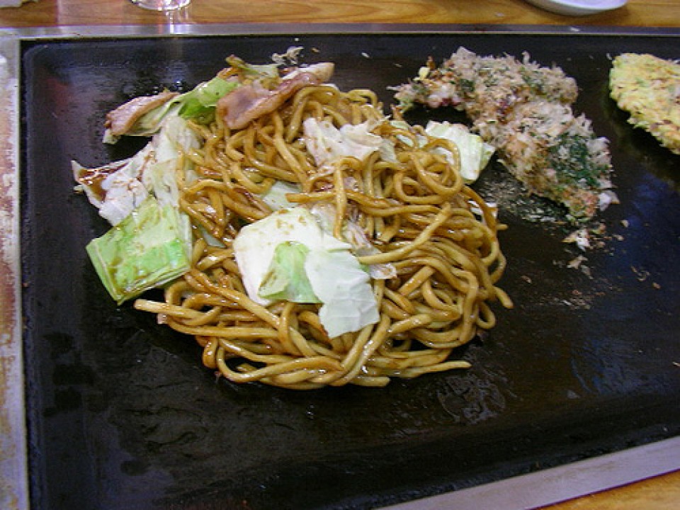 Yakisoba and okonomiyaki cooking