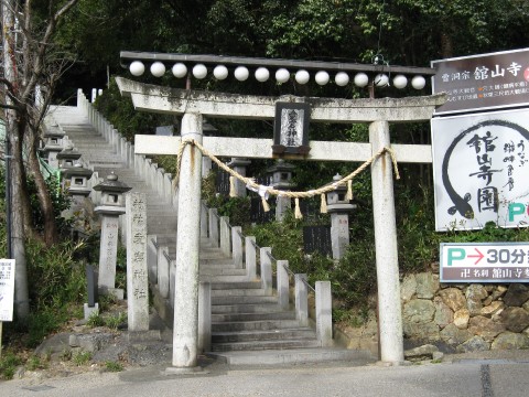 Shinto Shrine and Buddhist Temple coexisting ? images