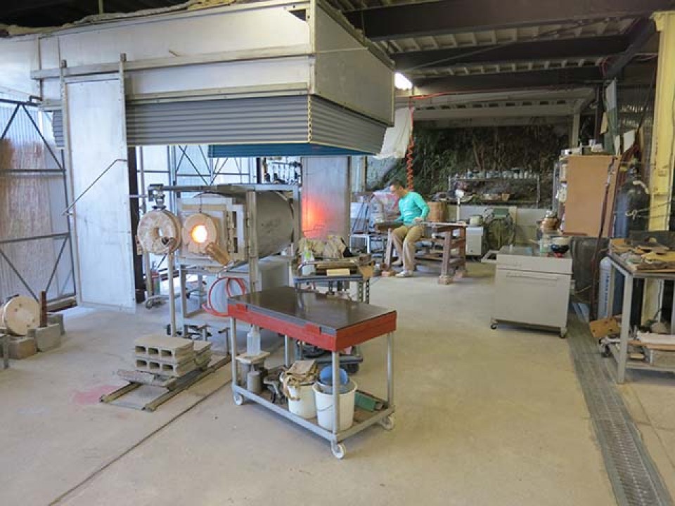 Inside the glassworks, there is one melting furnace, two “glory holes”, two annealing furnaces, and workbenches.