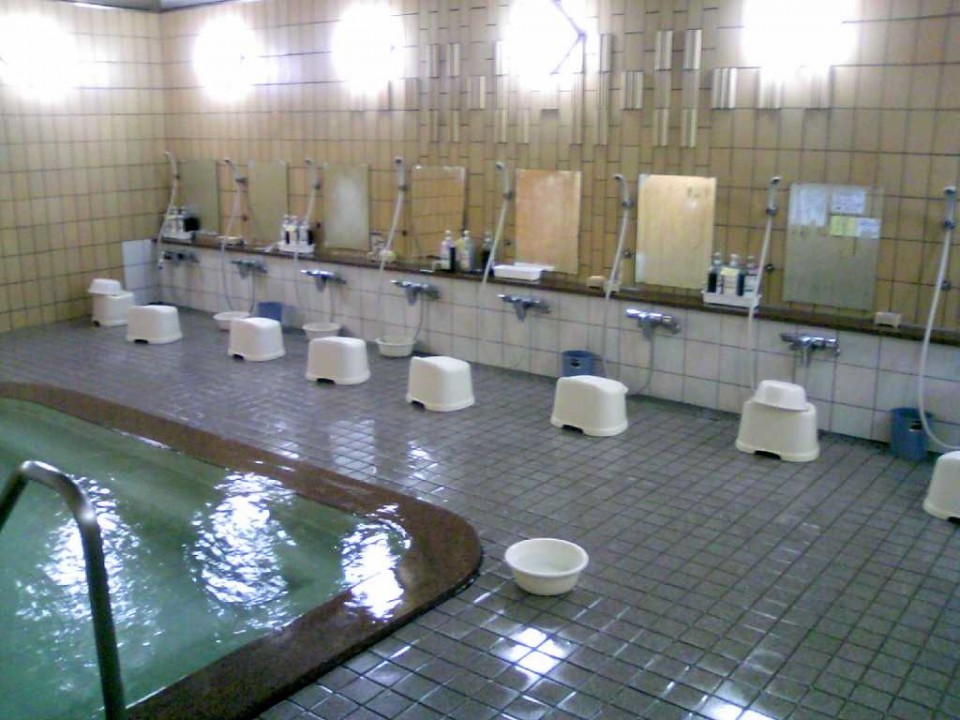 Public Bath (sentō) Credit (itravelstories.blogspot.co.uk)