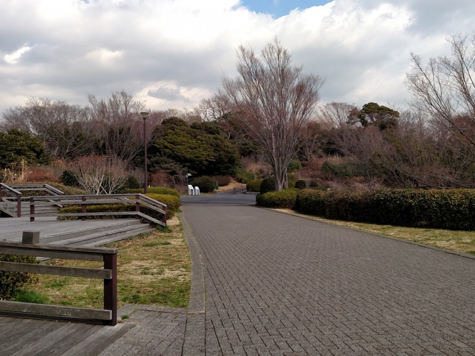 One of the many entrances to Honmoku Sancho Park