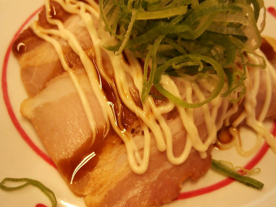 Braised pork with mayonnaise and green onion at 'Sushiro' sushi restaurant