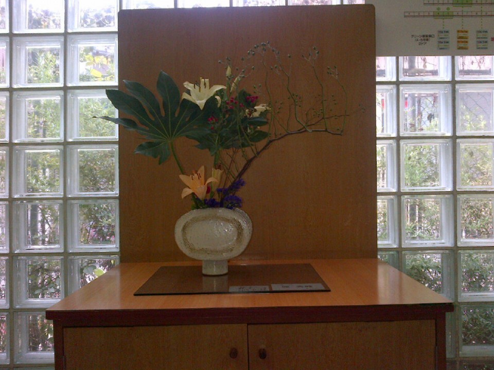 Weekly flower display at Nishi Oi station